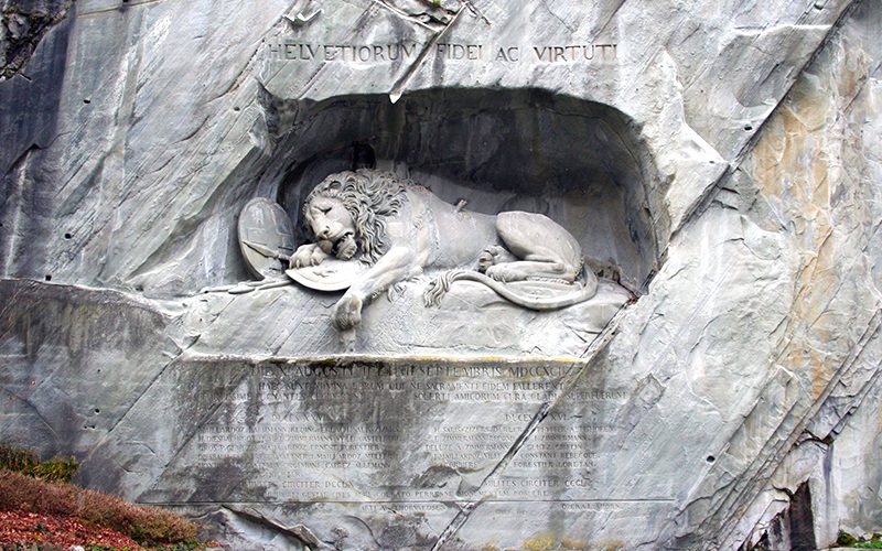 อนุสาวรีย์สิงโตสะอื้น (Lion Statue) สิงโตแห่งลูกเซิร์น | HappyLongWay